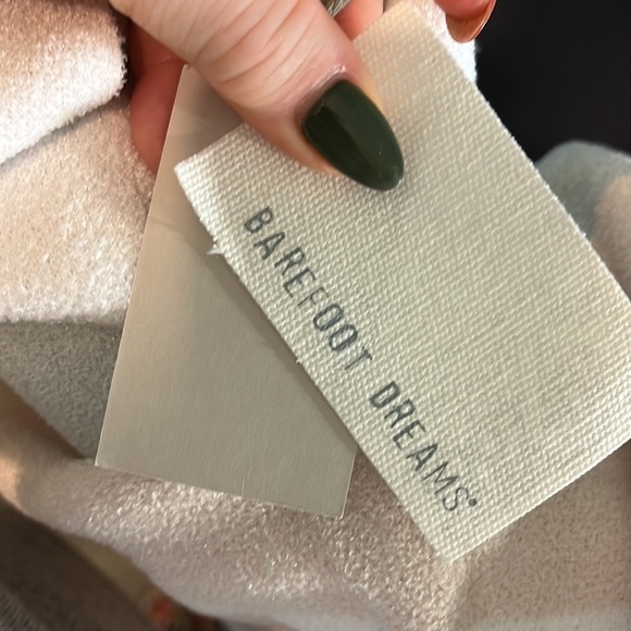 Barefoot Dreams Ocean Breeze Poncho Cozychic Ultra Lite Pink Multi Stripe NWT - Picture 10 of 11